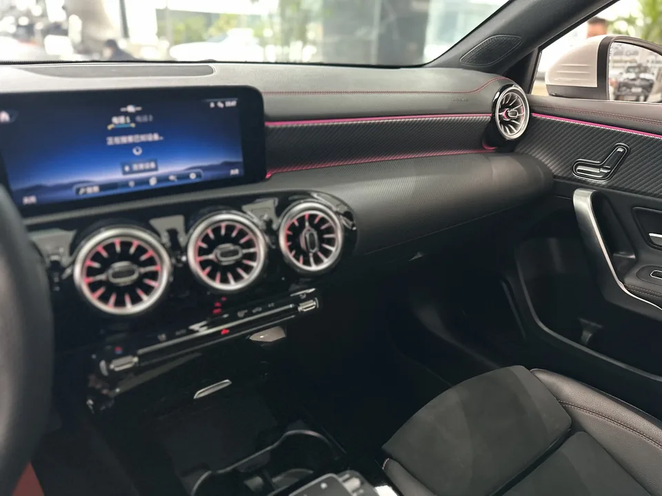 Mercedes-Benz Mercedes Benz A Class Mercedes-Benz A-Class 2023 A 200 L Sports Sedan Fashion Edition 2024 — миниатюра 3