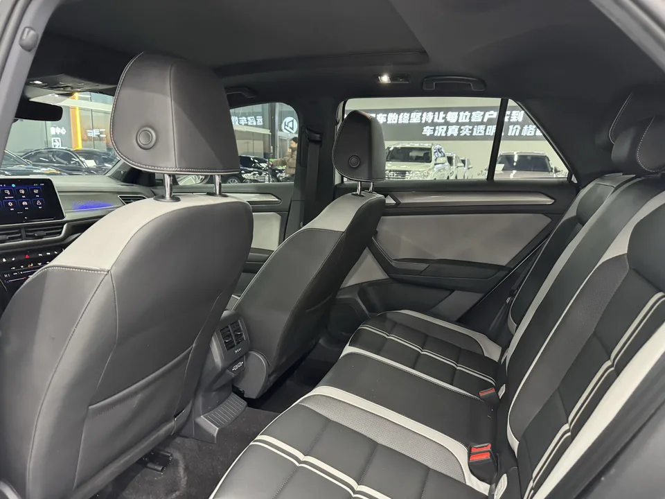 Volkswagen T-Roc 300TSI DSG Chenguang Edition 2023 — миниатюра 3