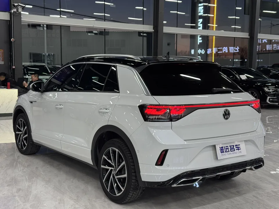 Volkswagen T-Roc 300TSI DSG Chenguang Edition 2023 — миниатюра 4