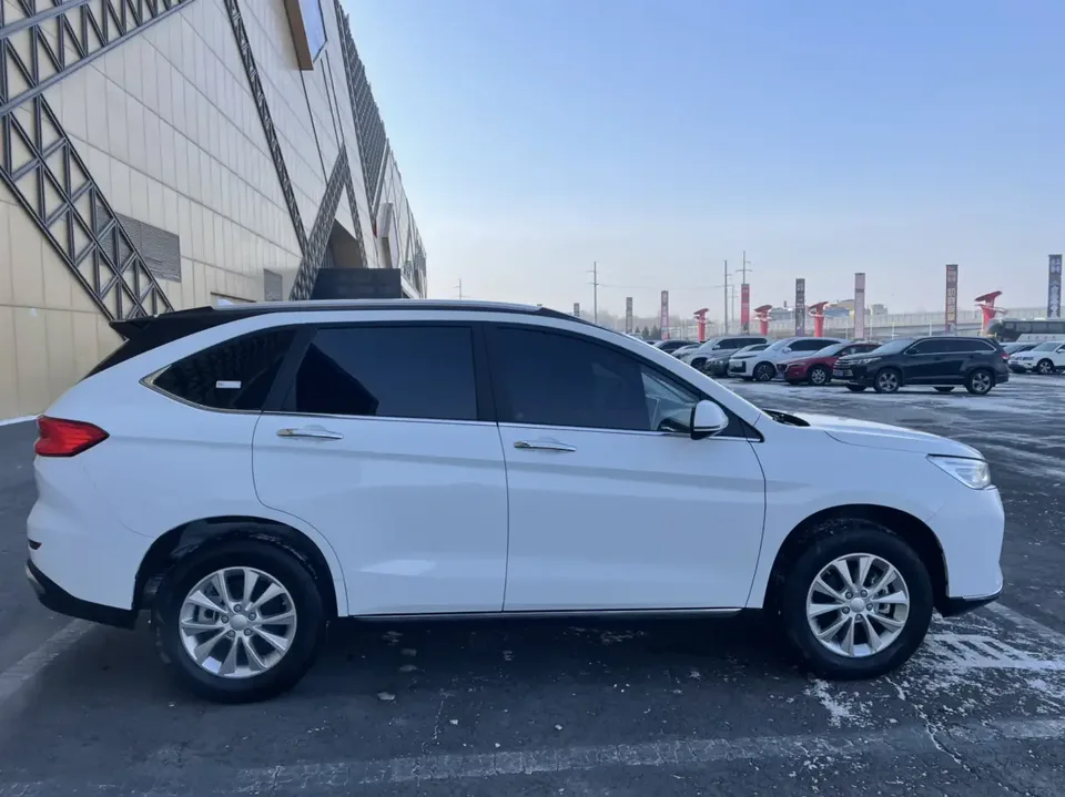 Haval M6 PLUS 1.5T DCT Luxury Smart Connected Edition 2023 — миниатюра 2