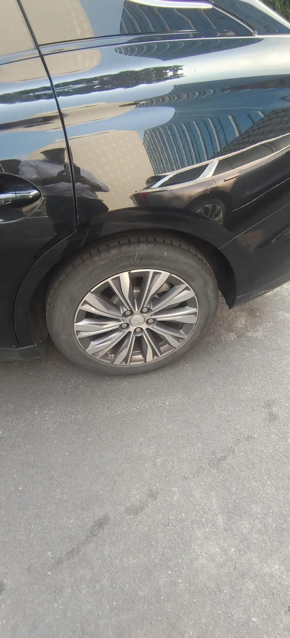 Hongqi E-QM5 facelift basic travel version 2023 — миниатюра 3