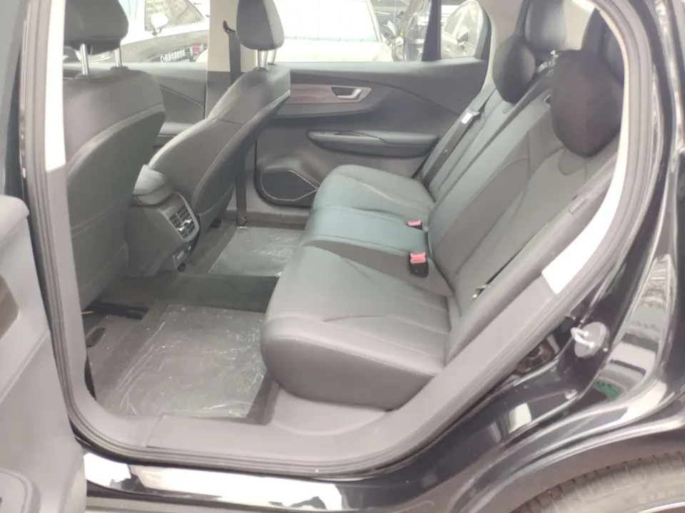 Hongqi E-QM5 facelift basic travel version 2023 — миниатюра 4
