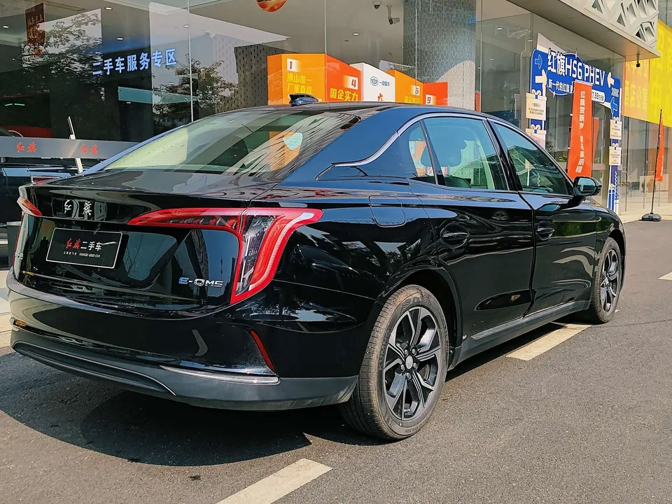 Hongqi E-QM5 Basic Travel Edition 2024 — миниатюра 4