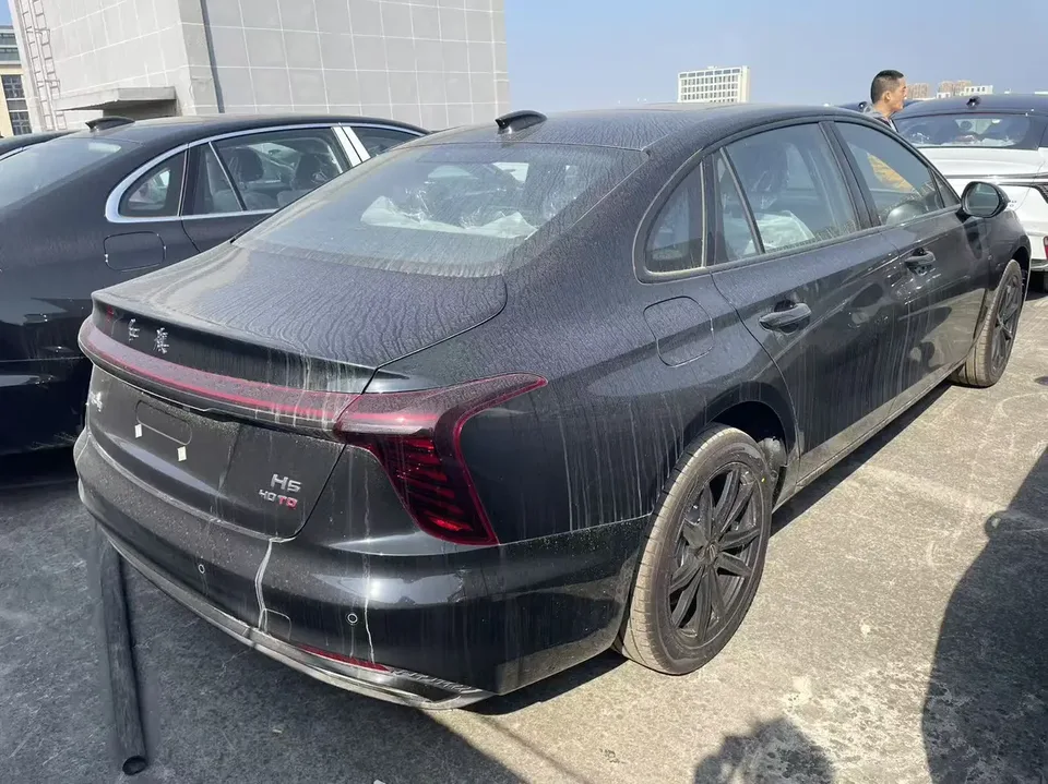 Hongqi H5 2.0T Automatic Shadow 2 Millionth Commemorative Edition 2025 — миниатюра 2