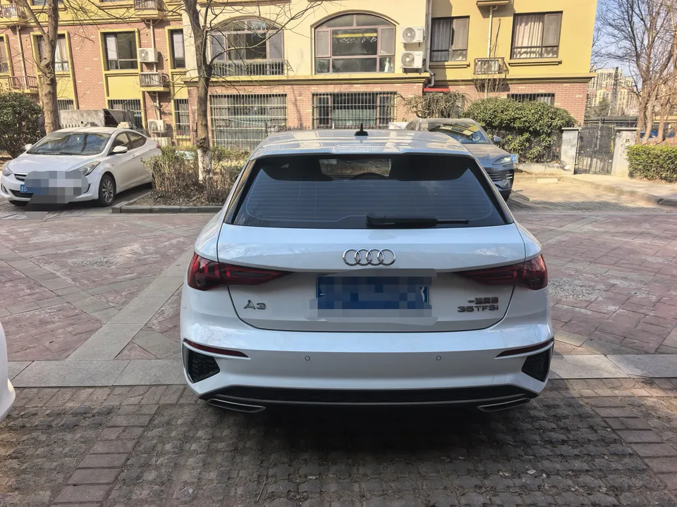 Audi A3 facelift Sportback 35 TFSI luxury sports model 2024 — миниатюра 2