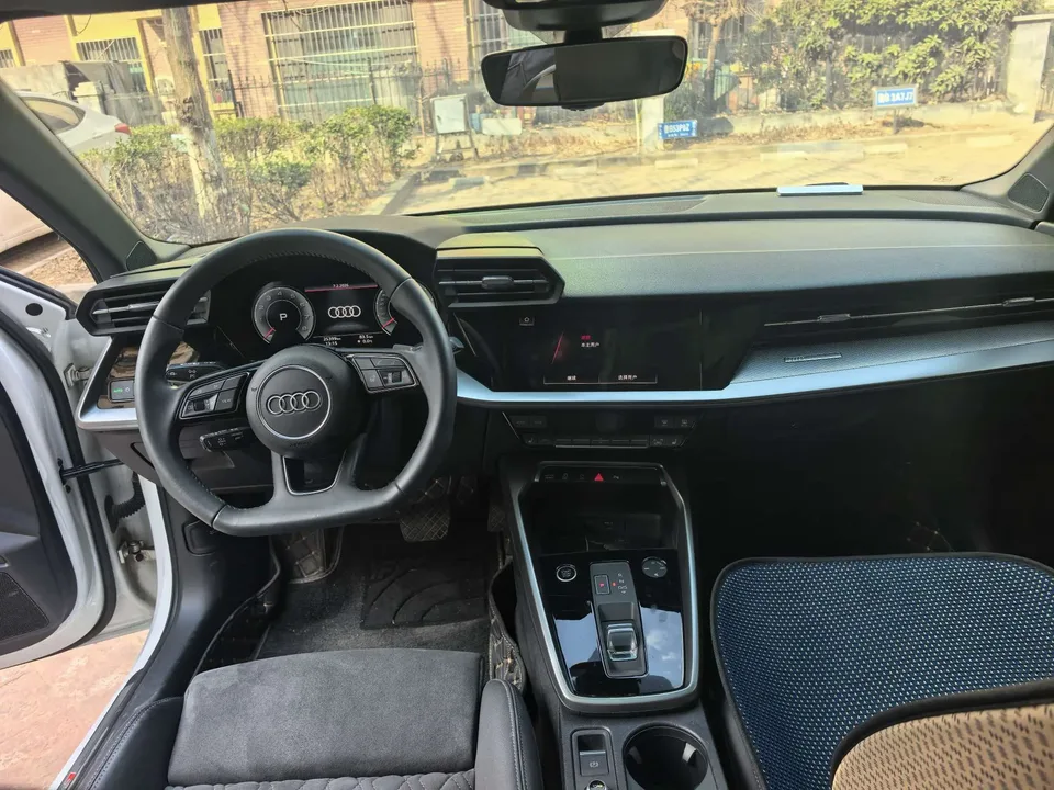 Audi A3 facelift Sportback 35 TFSI luxury sports model 2024 — миниатюра 3