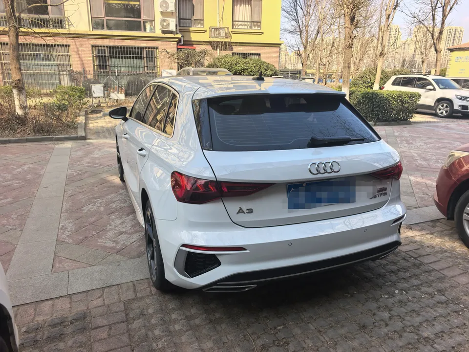 Audi A3 facelift Sportback 35 TFSI luxury sports model 2024 — миниатюра 4