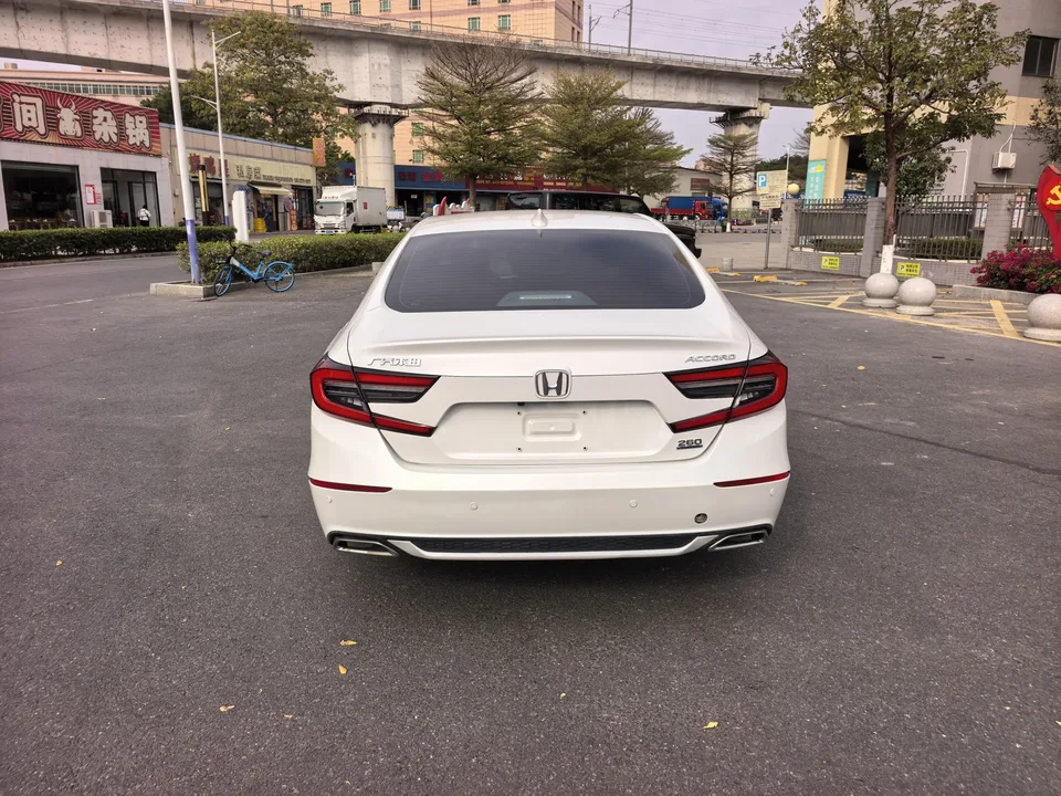 Honda Accord Accord 2022 260TURBO Deluxe Edition 2022 — миниатюра 2