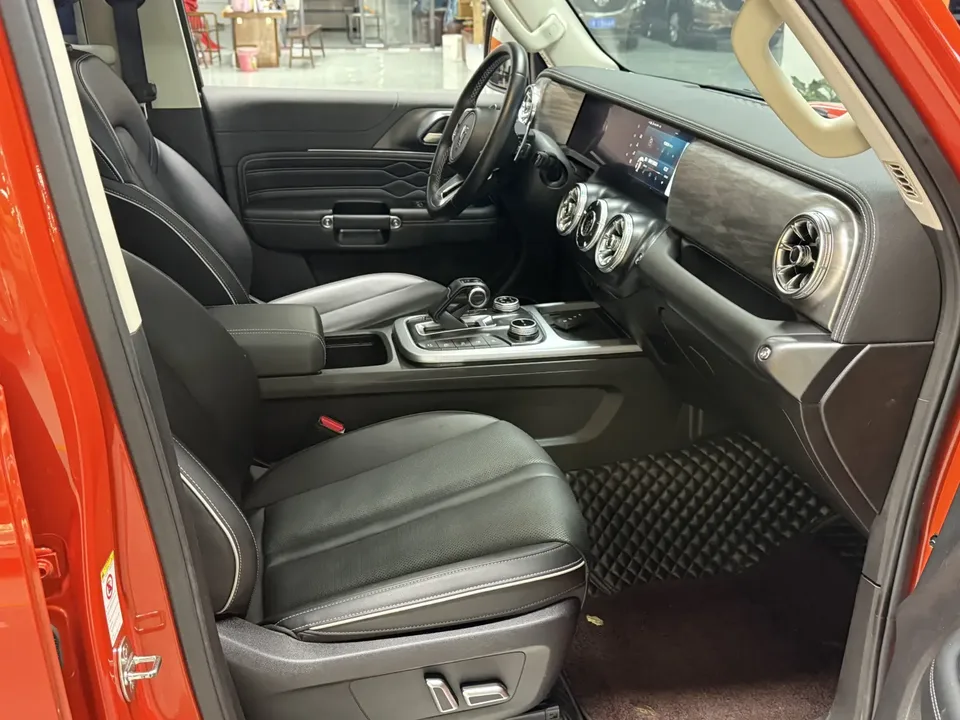 Tank 300 300 2021 City Edition 2.0T Very Stylish 2022 — миниатюра 3