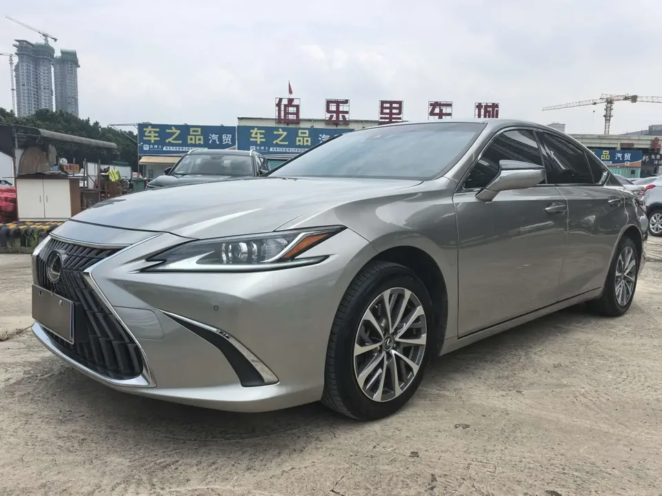 Lexus ES 2023
