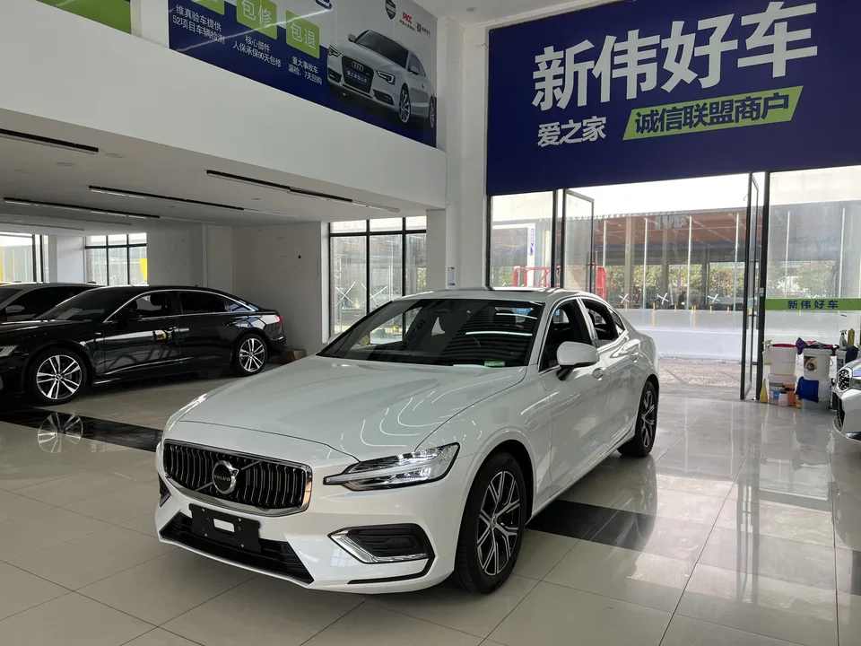 Volvo S60 2025