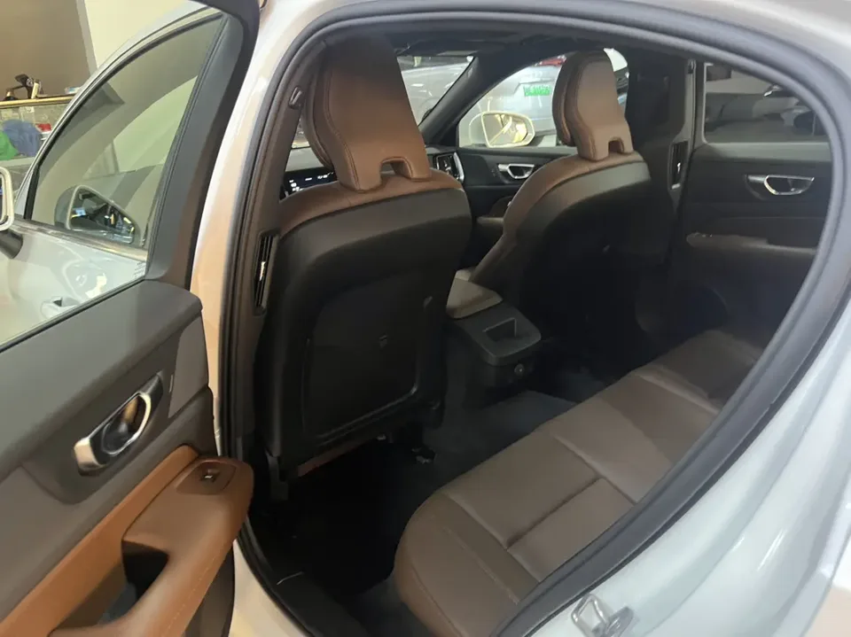 Volvo S60 Volvo S60 2025 B4 Zhiyi Luxury Edition 2025 — миниатюра 3