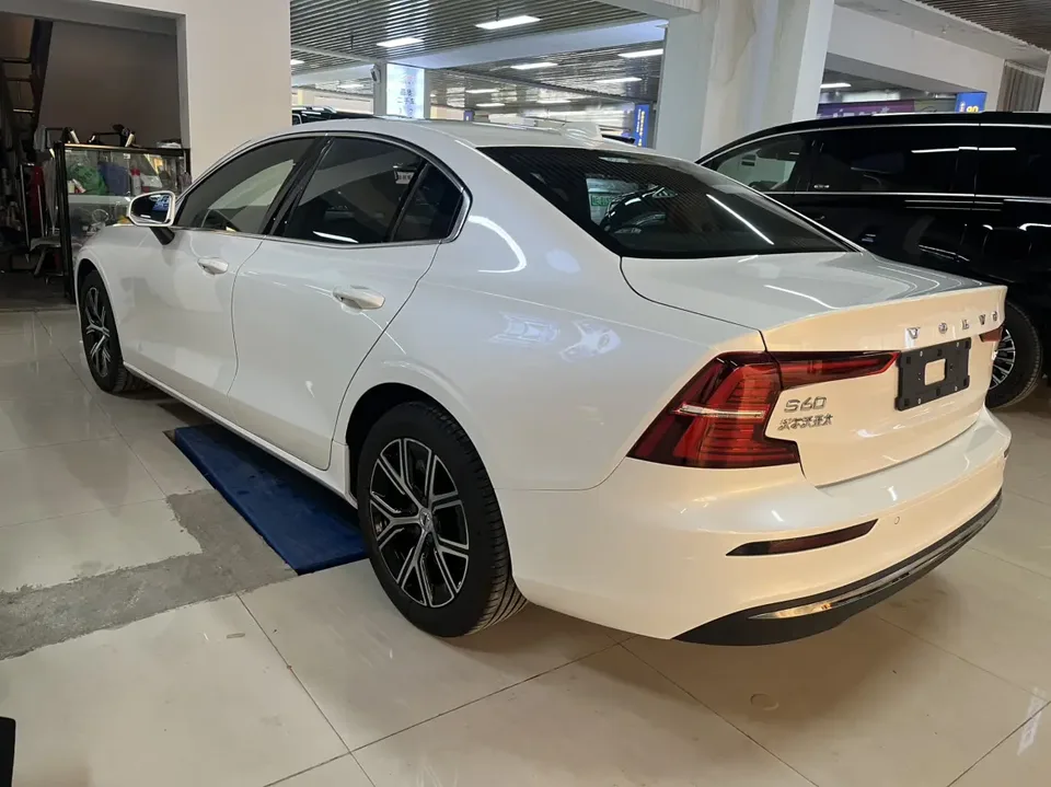 Volvo S60 Volvo S60 2025 B4 Zhiyi Luxury Edition 2025 — миниатюра 4