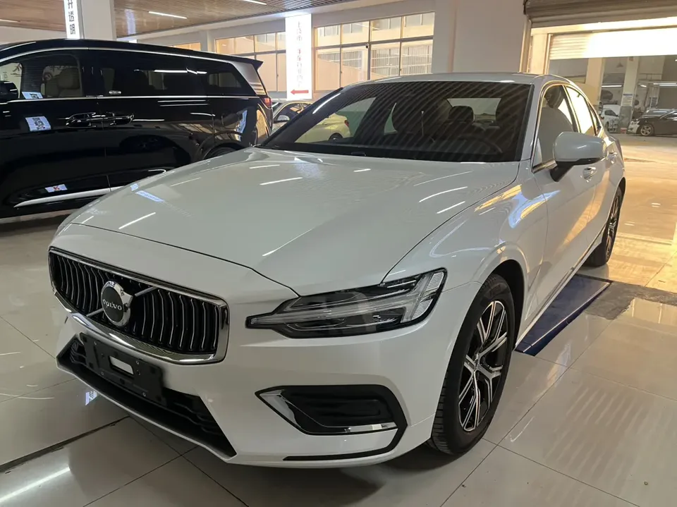 Volvo S60 2025