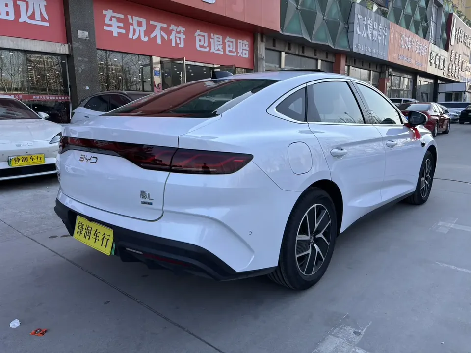 BYD Qin L DM Intelligent Driving Edition DM-i 80KM Beyond Edition 2025 — миниатюра 2