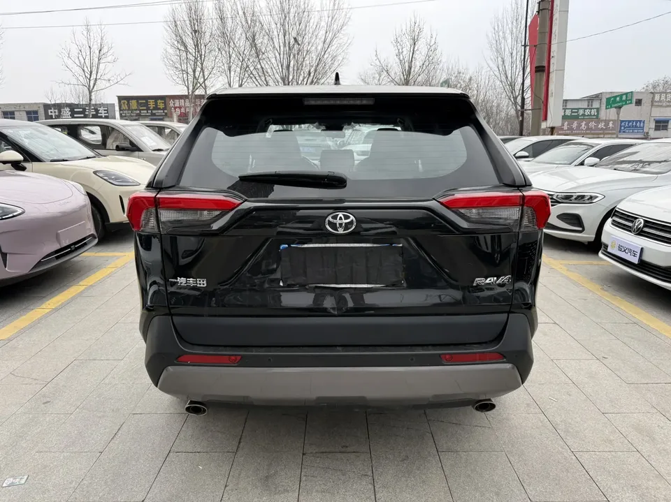Toyota RAV4 2.0L CVT 2WD Fashion PLUS Edition 2023 — миниатюра 2