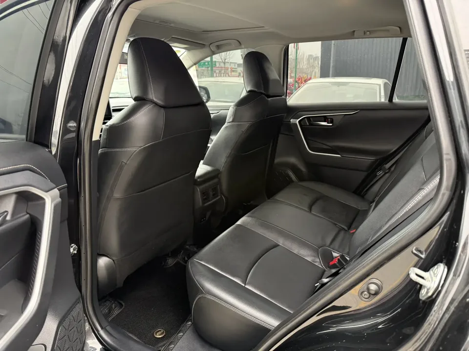 Toyota RAV4 2.0L CVT 2WD Fashion PLUS Edition 2023 — миниатюра 3