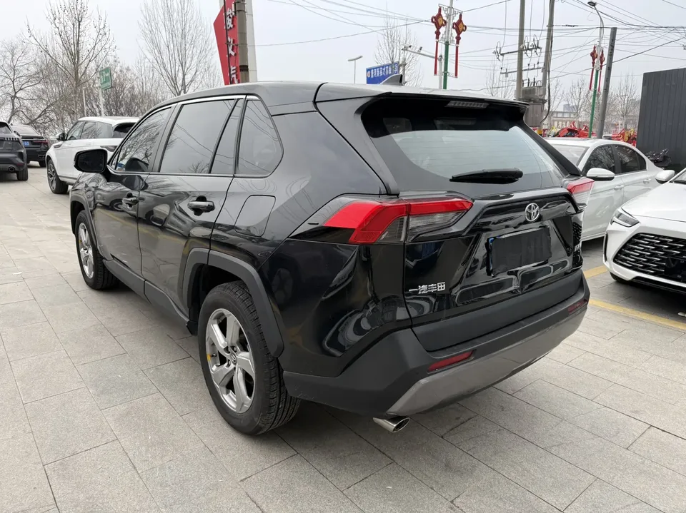 Toyota RAV4 2.0L CVT 2WD Fashion PLUS Edition 2023 — миниатюра 4