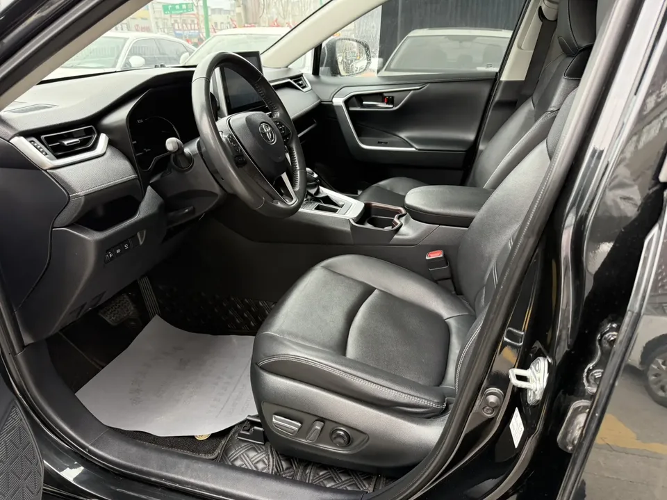 Toyota RAV4 2.0L CVT 2WD Fashion PLUS Edition 2023 — миниатюра 5