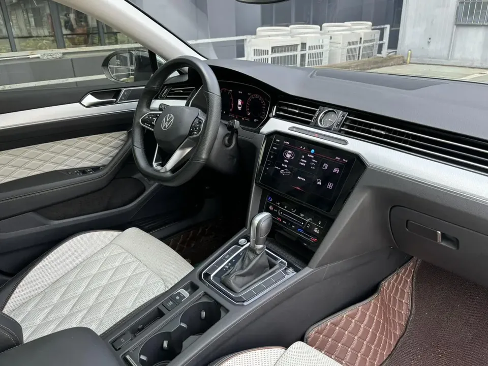 Volkswagen Magotan Magotan 2023 2 million commemorative edition 330TSI DSG luxury model 2023 — миниатюра 2