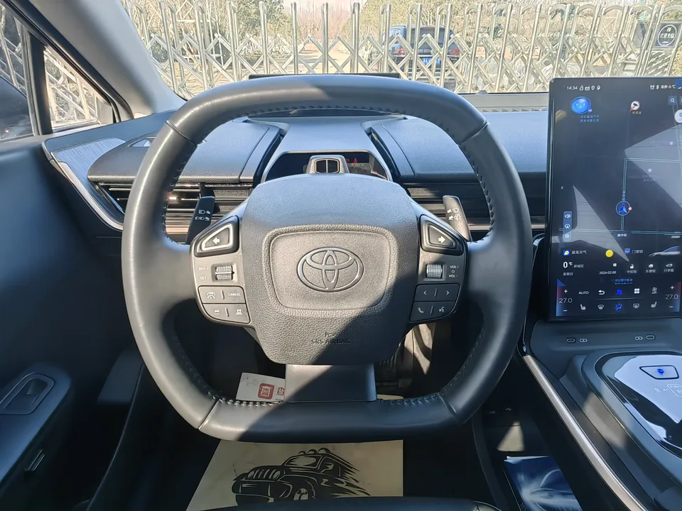 Toyota bZ3 Long Range Premium 2023 — миниатюра 3