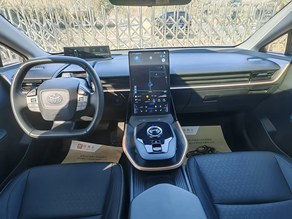 Toyota bZ3 Long Range Premium 2023 — миниатюра 5