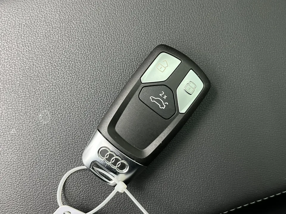 Audi a4 l Audi A4L 2022 40 TFSI Luxury Dynamic 2023 — thumbnail 3