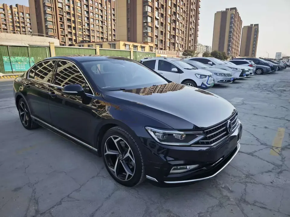 Volkswagen Magotan Magotan 2023 2 million commemorative edition 330TSI DSG leading model 2022 — миниатюра 3