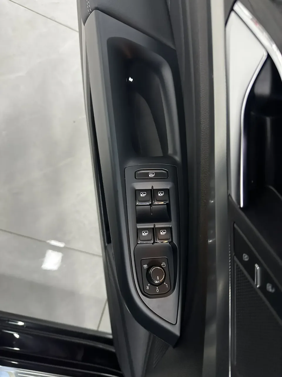 Volkswagen Passat PHEV Passat PHEV 2022 430PHEV Hybrid Luxury Edition 2022 — миниатюра 5