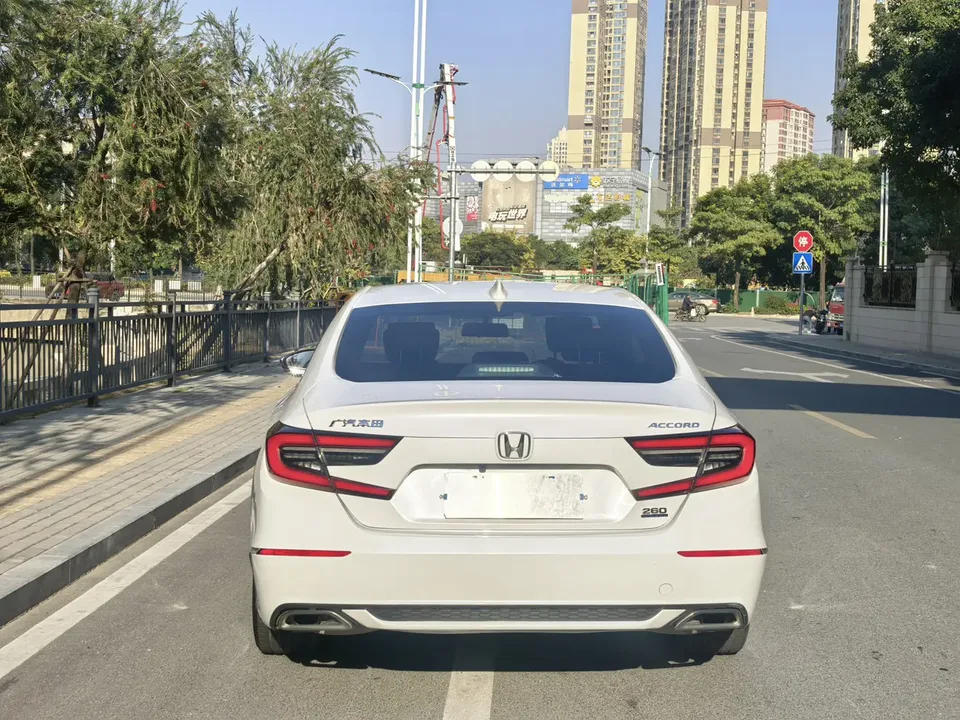 Honda Accord Accord 2022 260TURBO Deluxe Edition 2022 — миниатюра 2