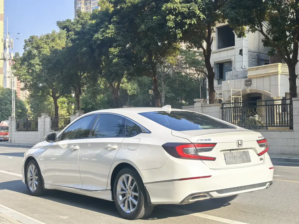 Honda Accord Accord 2022 260TURBO Deluxe Edition 2022 — миниатюра 4