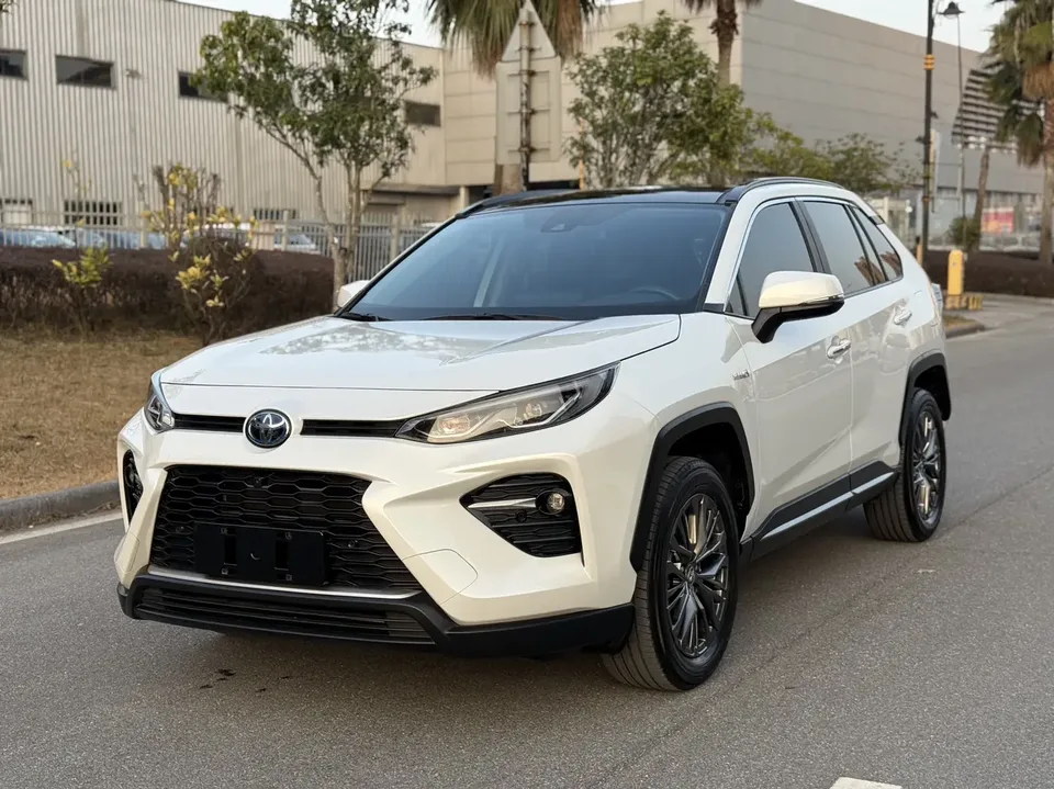 Toyota Willanda Willanda 2023 dual-engine 2.5L four-wheel drive premium version 2023 — photo 1, buy with delivery to Moscow
