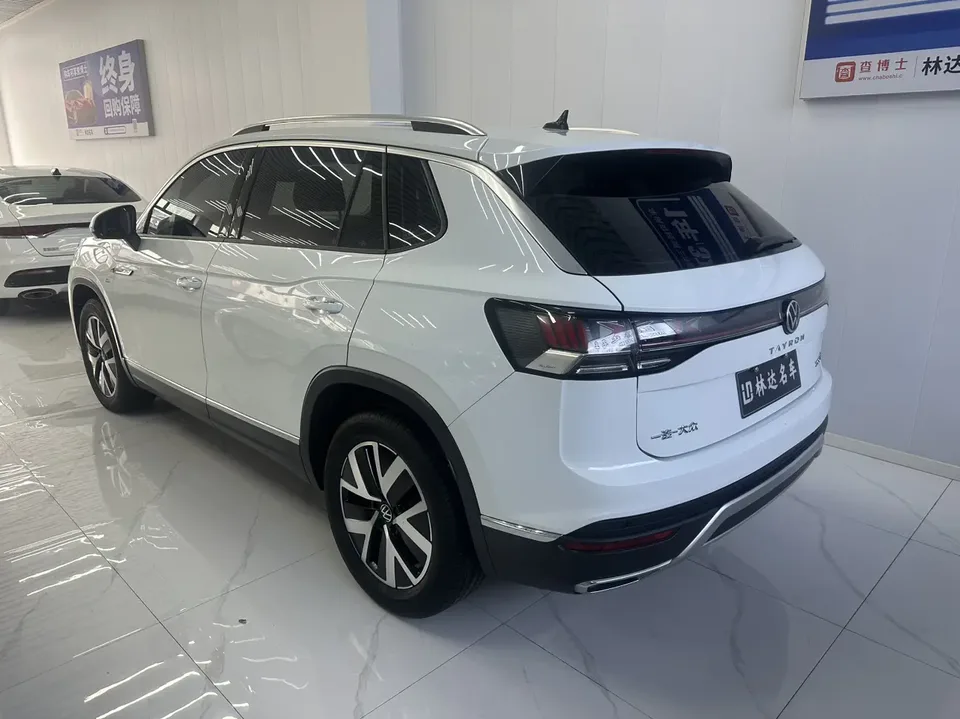 Volkswagen Tayron 300TSI 2WD Luxury Plus Advanced Edition 2023 — миниатюра 4