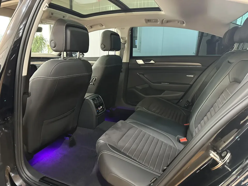 Volkswagen Magotan 330TSI DSG 30th Anniversary Edition 2022 — миниатюра 4