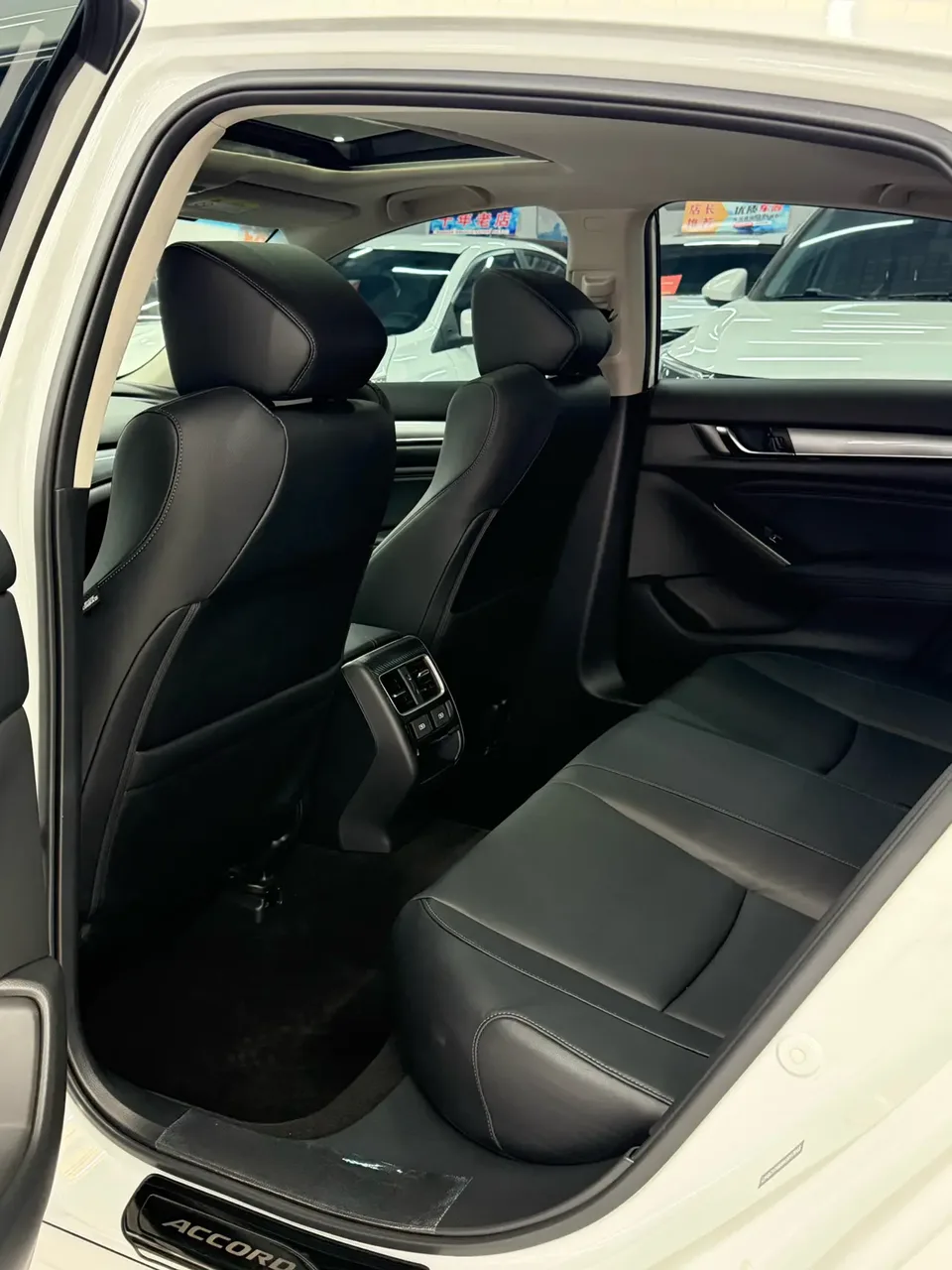 Honda Accord 2022 Accord 260TURBO Fantasy NightFlagship Edition 2022 — миниатюра 3