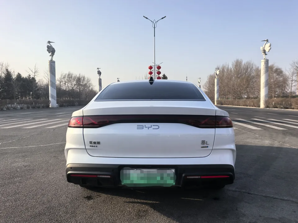 BYD Qin L DM Intelligent Driving Edition DM-i 80KM Leading Edition 2025 — миниатюра 2