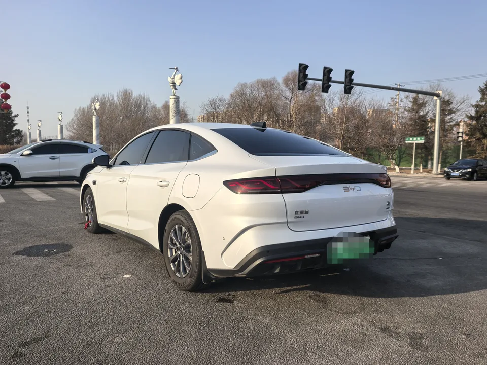 BYD Qin L DM Intelligent Driving Edition DM-i 80KM Leading Edition 2025 — миниатюра 4