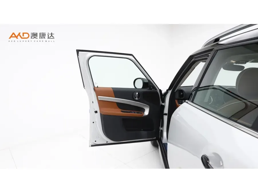 MINI Countryman MINI COUNTRYMAN 2023 facelift 1.5T COOPER ALL4 Connoisseur 2023 — миниатюра 3