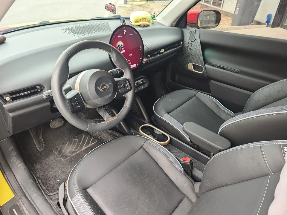 MINI electric COOPER COOPER E Classic 2024 — миниатюра 2