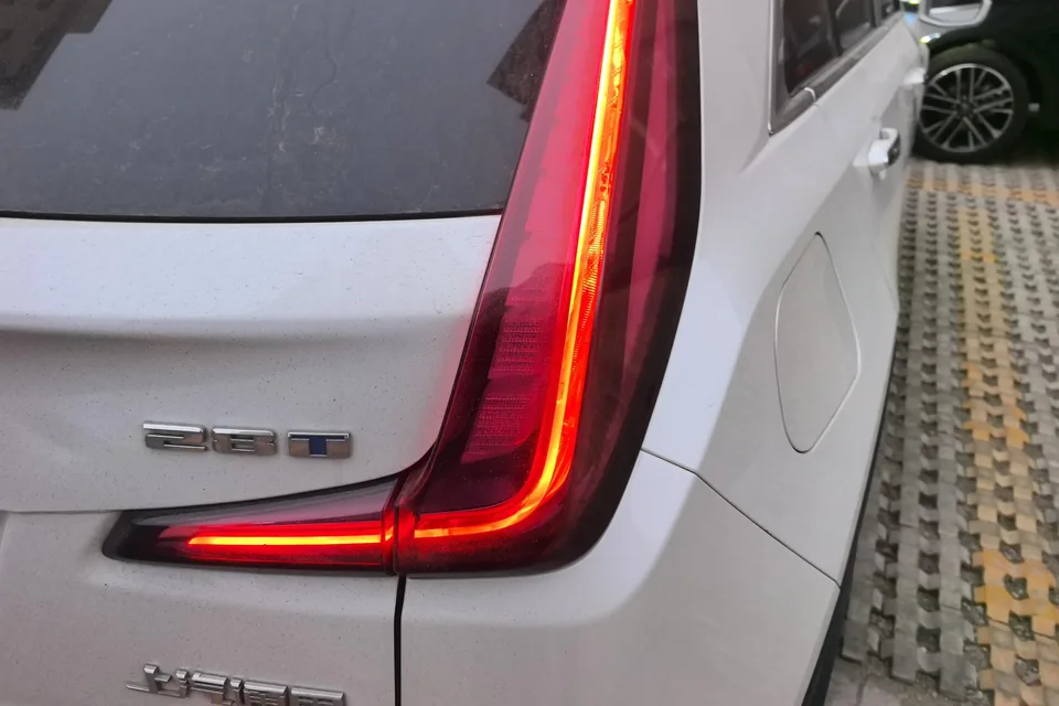 Cadillac XT4 Cadillac XT4 2022 28T two-wheel drive luxury model 2022 — миниатюра 2