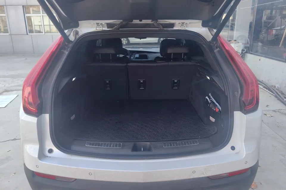 Cadillac XT4 Cadillac XT4 2022 28T two-wheel drive luxury model 2022 — миниатюра 5