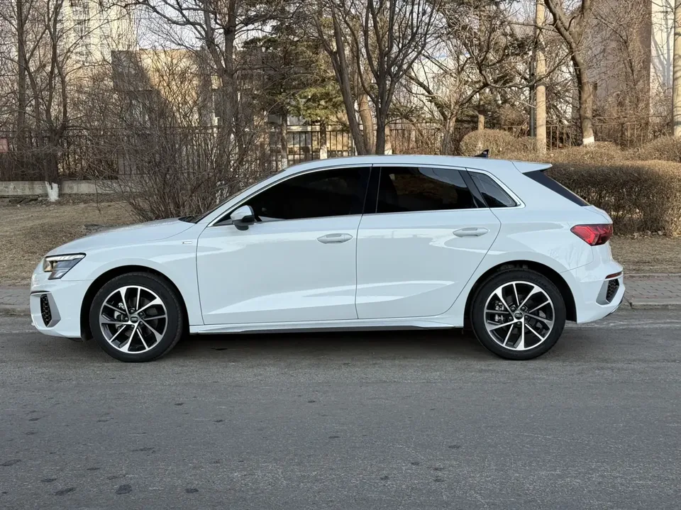 Audi A3 facelift Sportback 35 TFSI, aggressive and elegant model 2023 — миниатюра 4