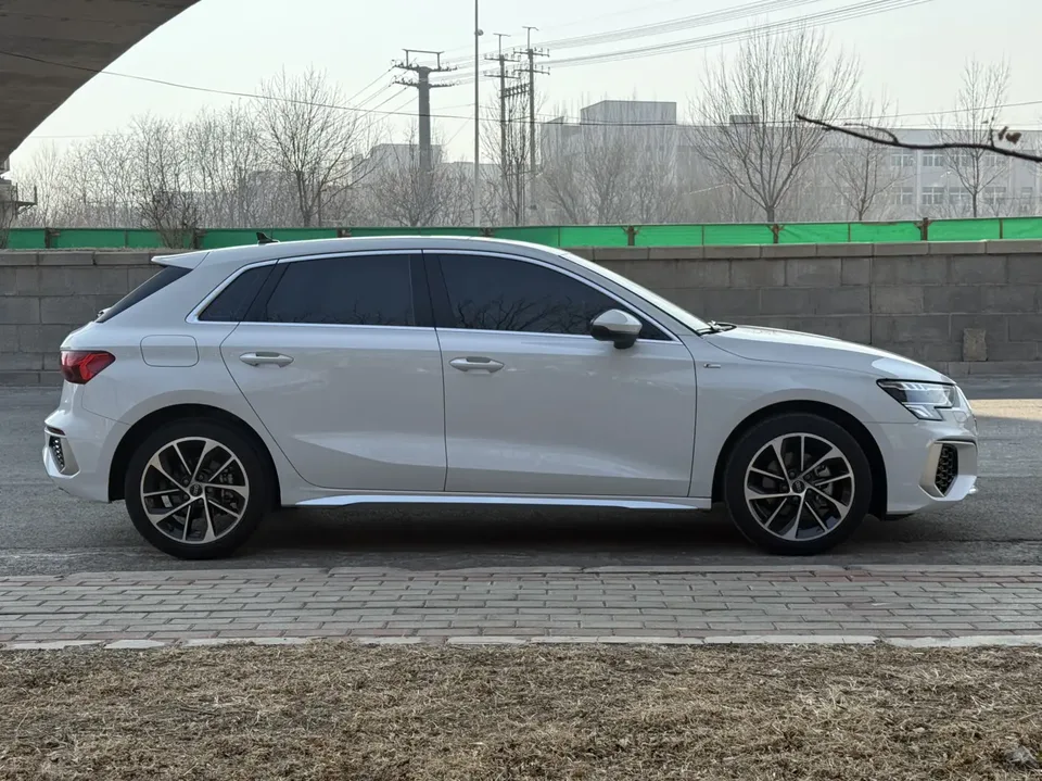 Audi A3 facelift Sportback 35 TFSI, aggressive and elegant model 2023 — миниатюра 5