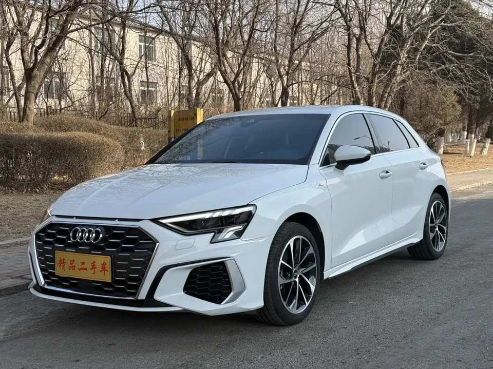 Audi A3 facelift Sportback 35 TFSI, aggressive and elegant model 2023 — фото 1, купить с доставкой в Москву