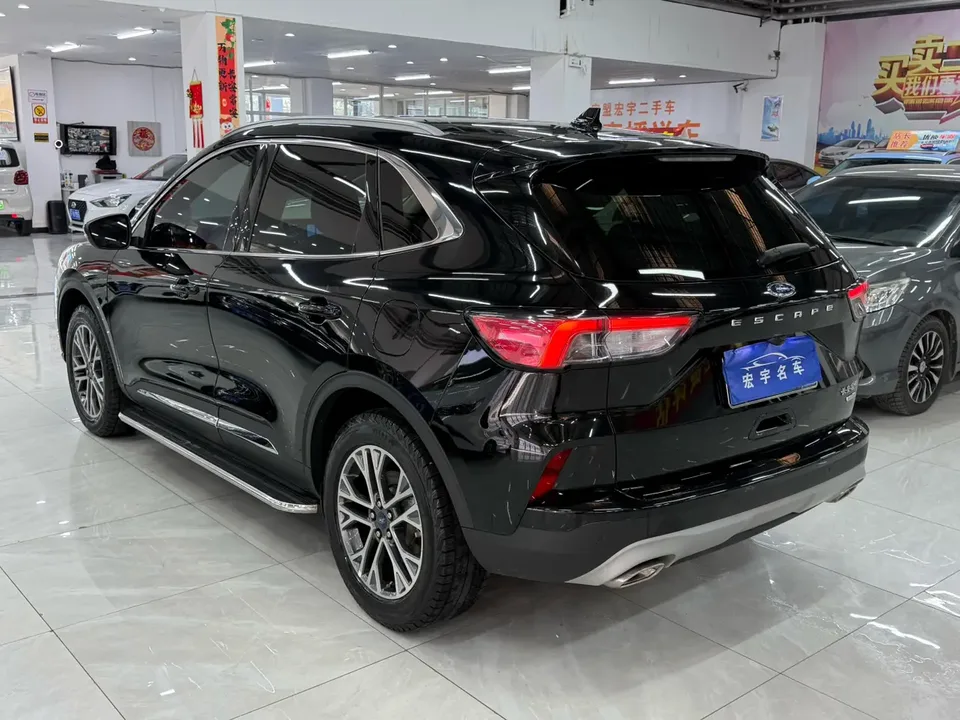 Ford Escape EcoBoost 245 2WD Premium Edition 2023 — миниатюра 4
