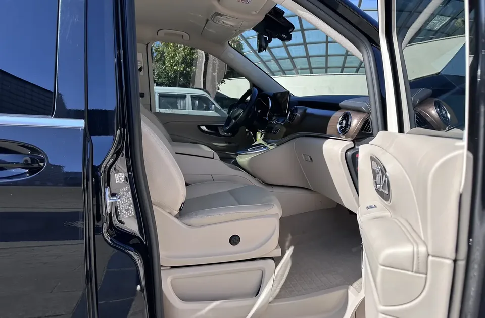 Mercedes-Benz V-Класс Mercedes Benz V Class 2022 V 260 L Long Wheelbase Premium Edition 2022 — thumbnail 3