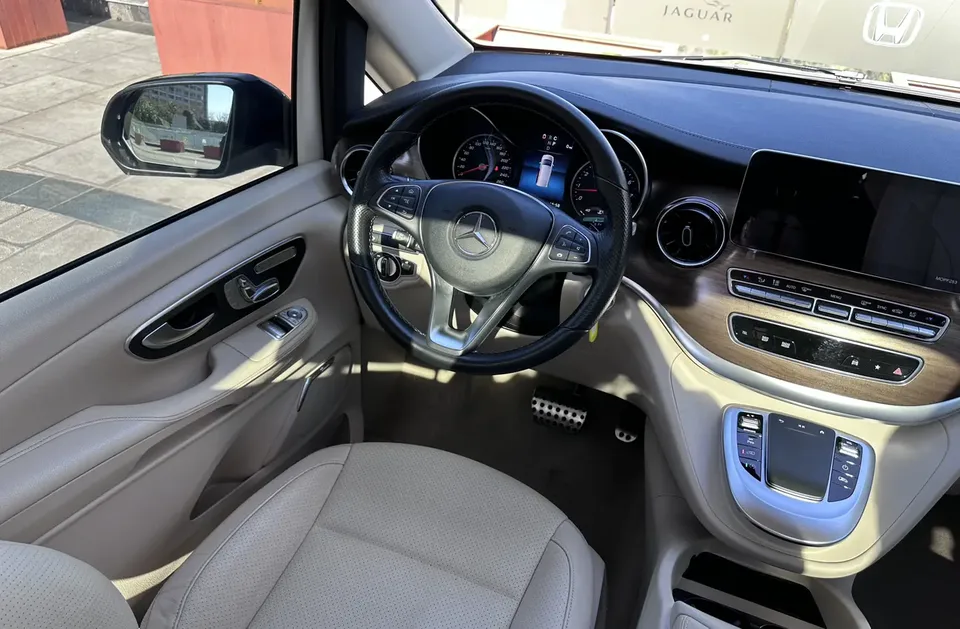 Mercedes-Benz V-Класс Mercedes Benz V Class 2022 V 260 L Long Wheelbase Premium Edition 2022 — thumbnail 5