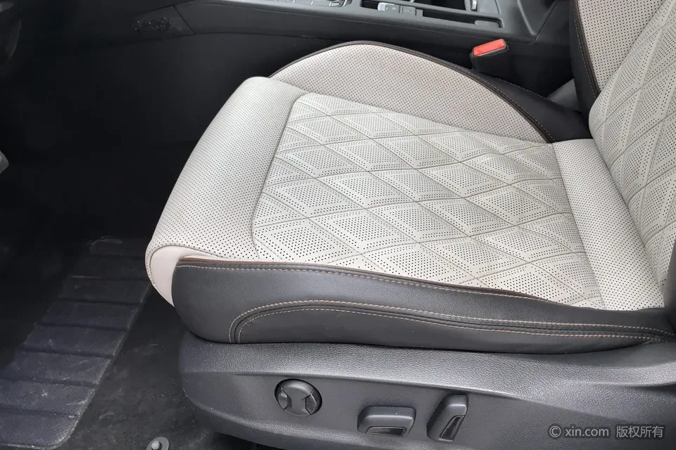 Volkswagen Magotan Magotan 2023 2 million commemorative edition 330TSI DSG luxury model 2022 — миниатюра 2