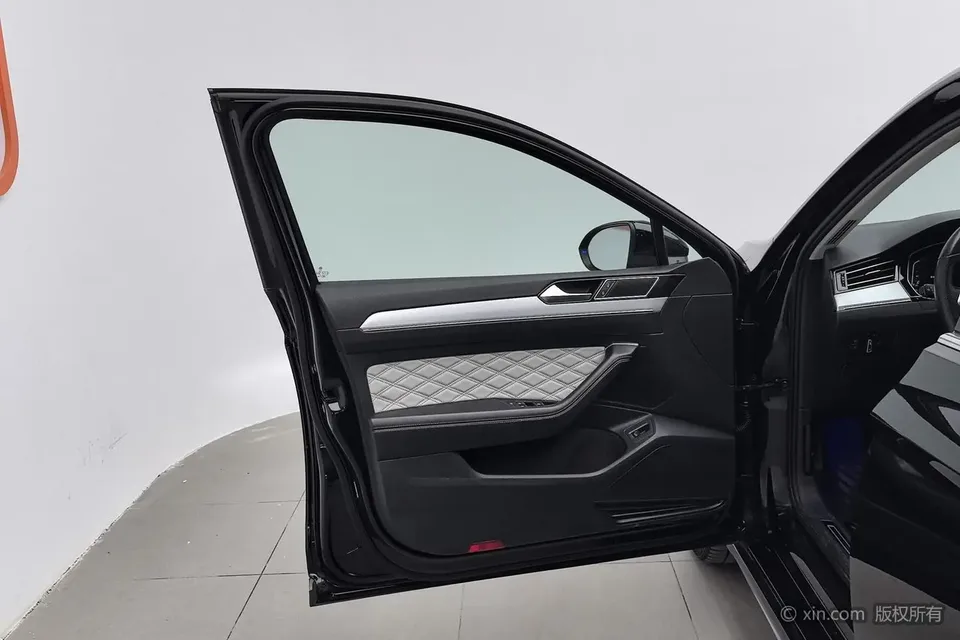 Volkswagen Magotan Magotan 2023 2 million commemorative edition 330TSI DSG luxury model 2022 — миниатюра 4