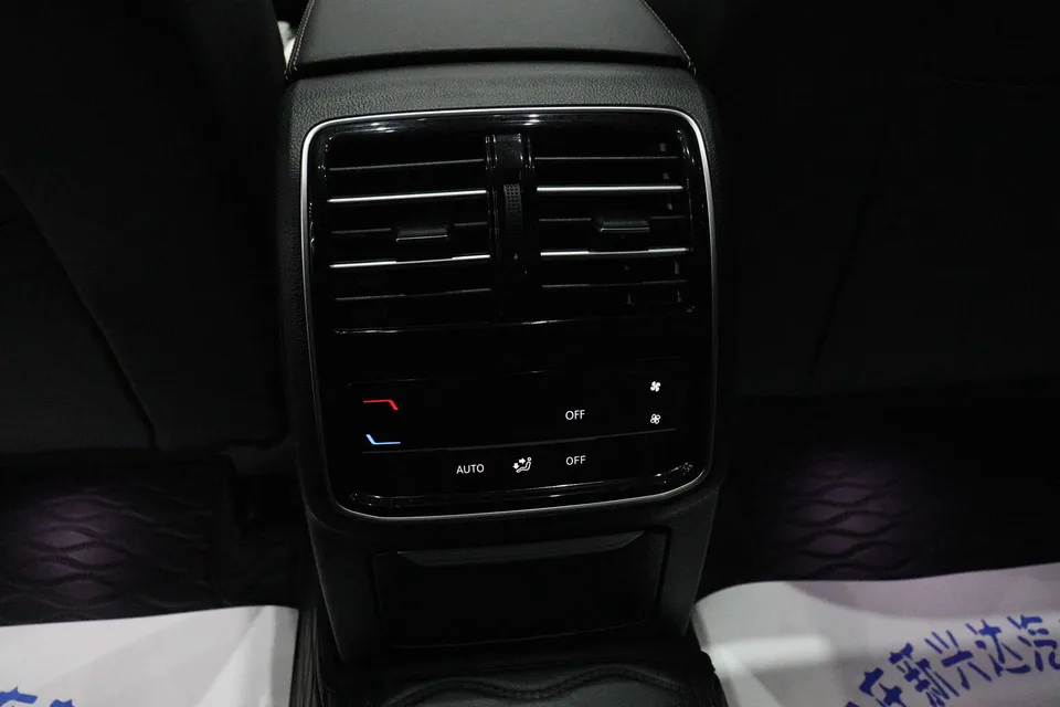 Volkswagen Magotan Magotan 2025 Magotan 2025 Public Edition 330TSI DSG Luxury Edition 2025 — thumbnail 2
